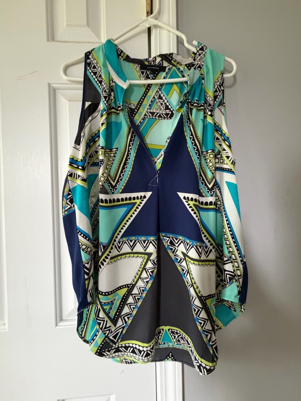 Olivaceous Sleeveless Geometric Print Top in Teal, Navy & White